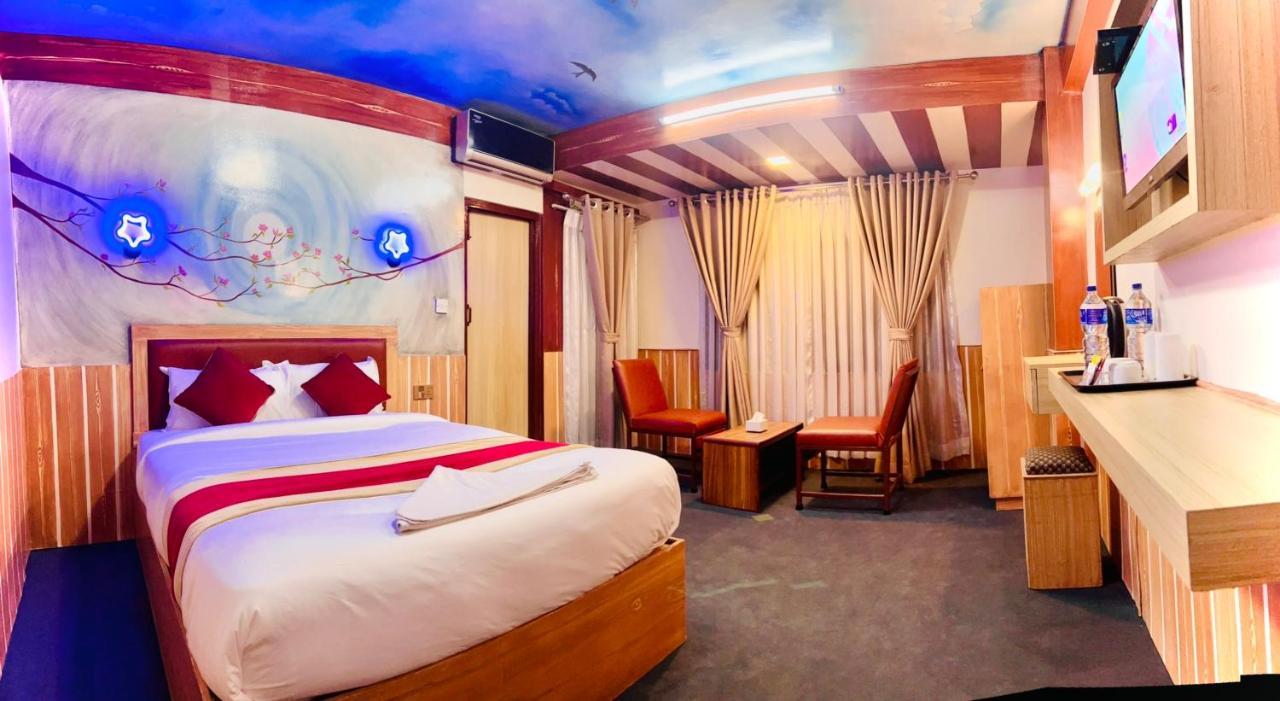 Thamel Seasons Hotel Катманду Экстерьер фото