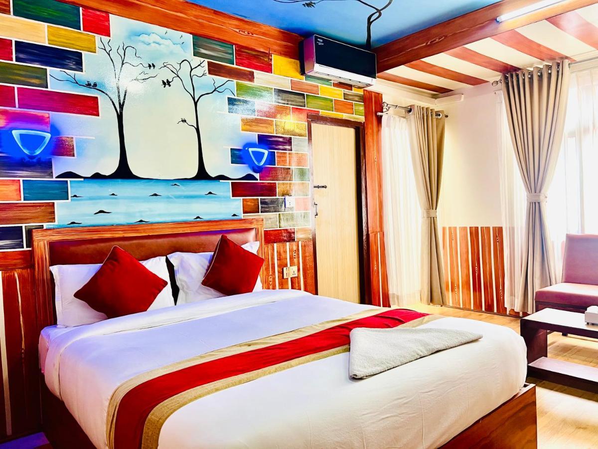 Thamel Seasons Hotel Катманду Экстерьер фото