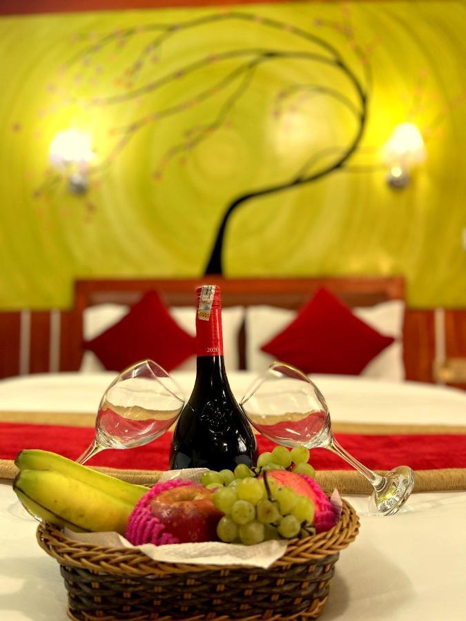 Thamel Seasons Hotel Катманду Экстерьер фото
