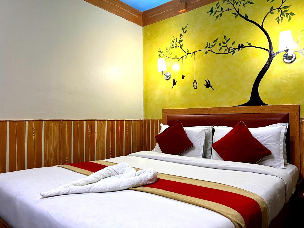 Thamel Seasons Hotel Катманду Экстерьер фото