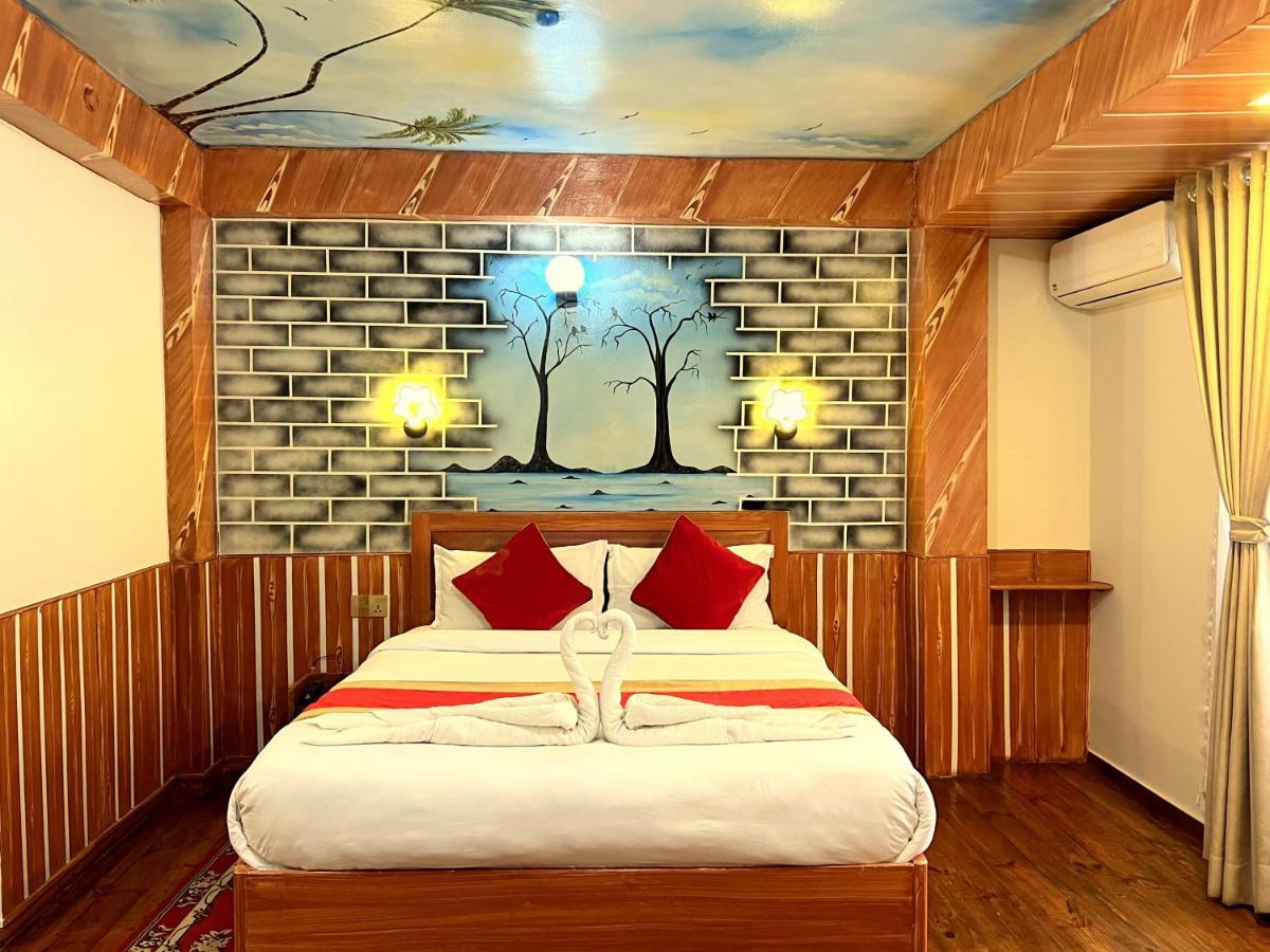 Thamel Seasons Hotel Катманду Экстерьер фото