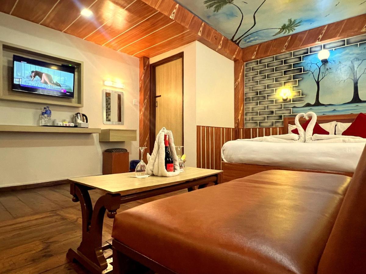 Thamel Seasons Hotel Катманду Экстерьер фото